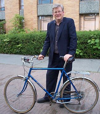 
&nbsp;Jonathan Berry with bicycle Allegro. Photo by Lynn Stringer.
